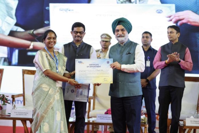 दिल्ली के उपराज्यपाल तरनजीत सिंह संधू ने 1600 से अधिक नवनियुक्त कर्मचारियों को सौंपे नियुक्ति पत्र