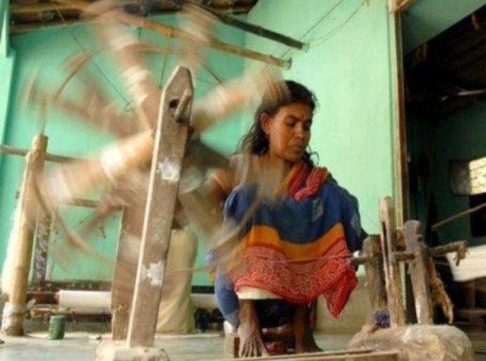 खादी और ग्राम उद्योग आयोग ने वित्त वर्ष 2025-26 में 1,87,000 करोड़ रुपये की बिक्री की दर्ज खादी और ग्राम उद्योग आयोग ने वित्त वर्ष 2025-26 में 1,87,000 करोड़ रुपये की बिक्री की दर्ज