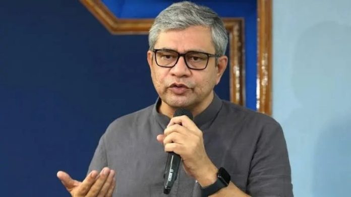 रेल मंत्री अश्विनी वैष्णव ने भारतीय रेलवे के वरिष्ठ अधिकारियों के साथ की उच्च-स्तरीय समीक्षा बैठक