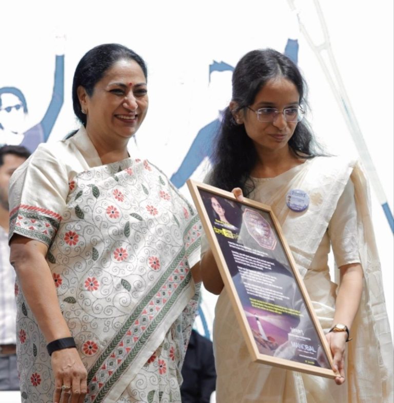 दिल्ली : सीएम रेखा गुप्ता ने दीपस्तंभ फाउंडेशन द्वारा आयोजित यशोत्सव में प्रतिभाशाली विद्यार्थियों को किया सम्मानित