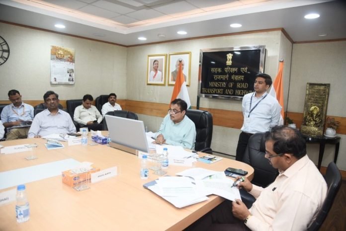 केंद्रीय मंत्री नितिन गडकरी ने आंध्र प्रदेश और पश्चिम बंगाल की राजमार्ग परियोजनाओं की समीक्षा की