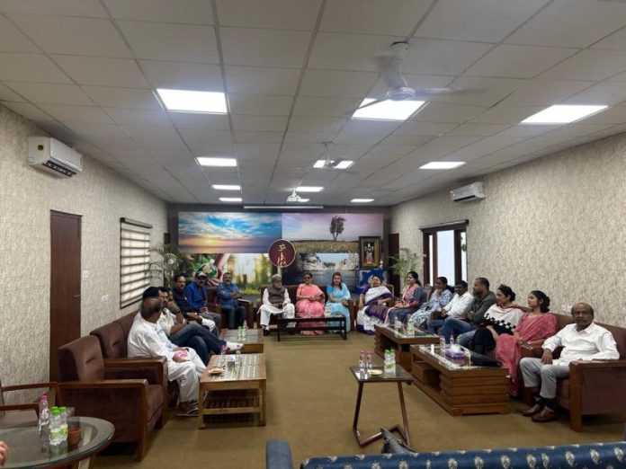 टीएमसी के बागी सांसदों ने दिल्ली में बीजेपी नेता भूपेंद्र यादव से मुलाकात की