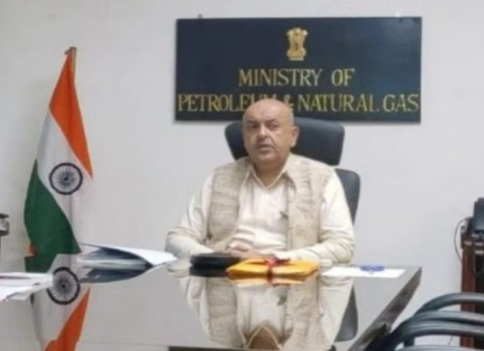 पीएम मोदी के सलाहकार के रूप में सेवानिवृत्त आईएएस अधिकारी तरुण कपूर का कार्यकाल एक वर्ष बढ़ाने को मंजूरी