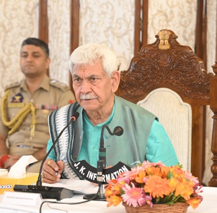 जम्मू-कश्मीर : उप-राज्यपाल मनोज सिन्हा ने 3 जुलाई से शुरू हो रही श्री अमरनाथजी यात्रा की तैयारियों की समीक्षा की