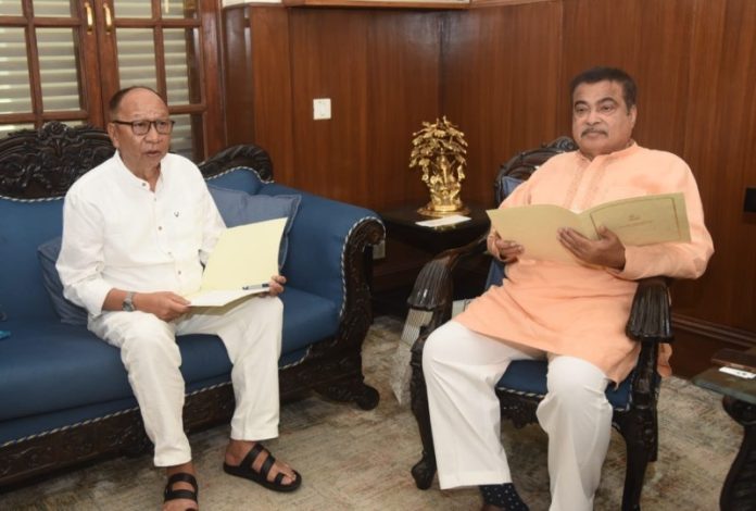 मणिपुर : सीएम युम्नाम खेमचंद सिंह ने केंद्रीय सड़क परिवहन और राजमार्ग मंत्री नितिन गडकरी से की मुलाकात