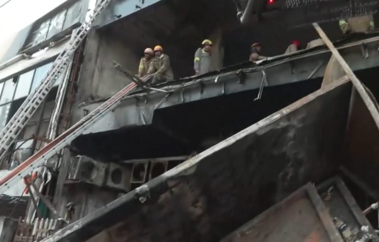 यूपी सरकार ने लखनऊ में हुई आगजनी में मृतकों के लिए 5 लाख रुपये और घायलों के लिए 50 हजार रुपये की अनुग्रह राशि की घोषणा की