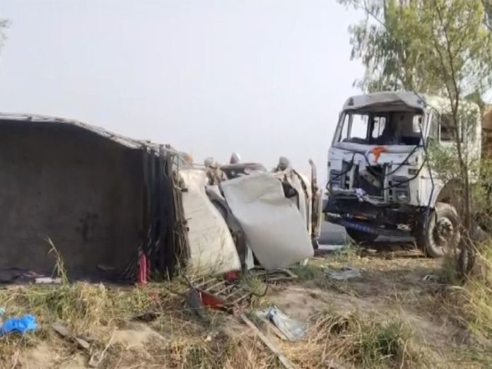 पंजाब : फिरोजपुर में ट्रक और जीप की टक्कर में 9 लोगों की मौत और 15 के घायल होने की खबर पंजाब : फिरोजपुर में ट्रक और जीप की टक्कर में 9 लोगों की मौत और 15 के घायल होने की खबर