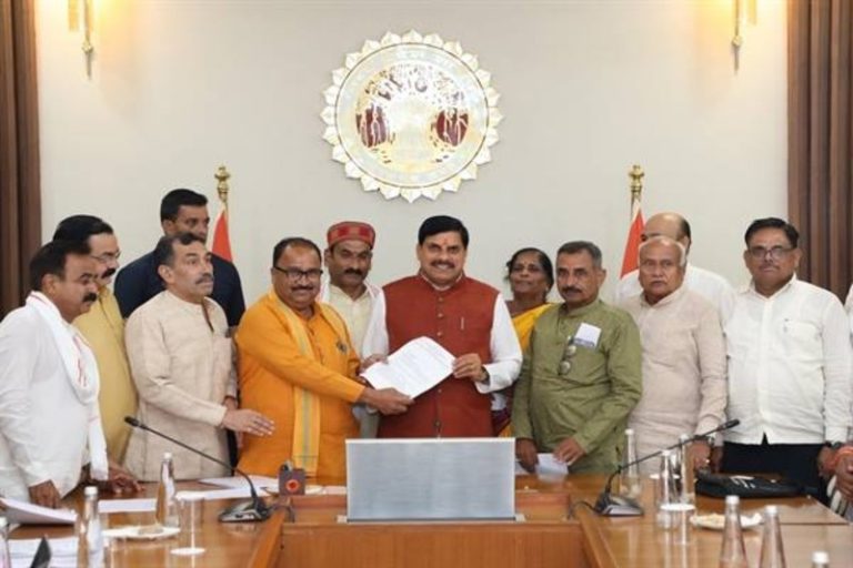 कृषक कल्याण वर्ष में अन्नदाताओं के सम्मान और सुविधाएं बढ़ाने के लिए प्रतिबद्ध है सरकार : सीएम डॉ. मोहन यादव