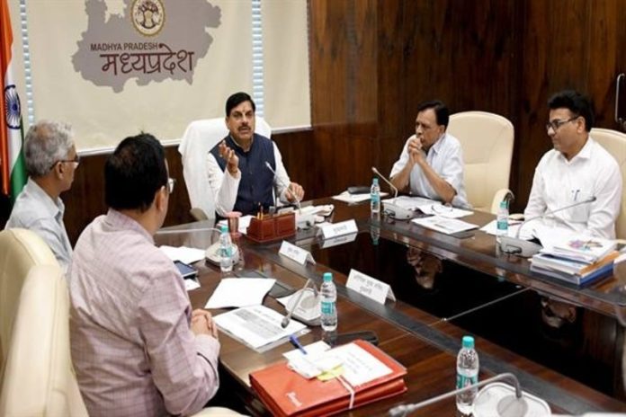 सार्वजनिक स्थलों पर सीसीटीवी और आवासों में ईको फ्रेंडली भवन निर्माण सामग्री के उपयोग को करें प्रोत्साहित : सीएम डॉ. मोहन यादव