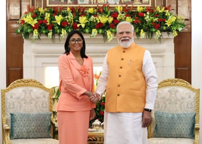 नई दिल्ली : पीएम मोदी ने वेनेजुएला की कार्यवाहक राष्ट्रपति डेल्सी रोड्रिगेज से की बातचीत नई दिल्ली : पीएम मोदी ने वेनेजुएला की कार्यवाहक राष्ट्रपति डेल्सी रोड्रिगेज से की बातचीत