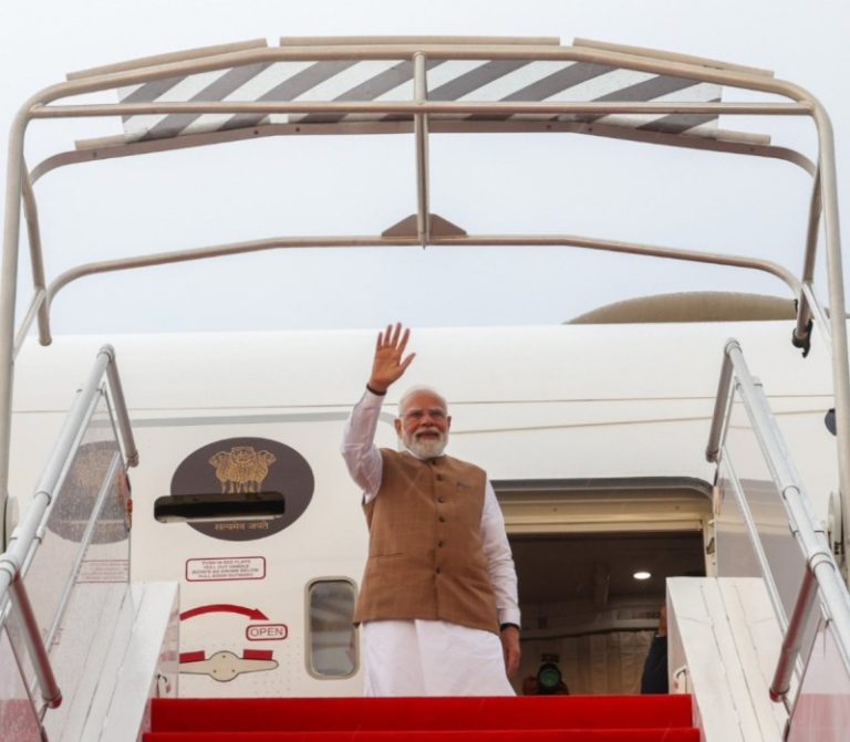 पीएम मोदी सफल फ्रांस यात्रा के बाद नई दिल्ली के लिए हुए रवाना
