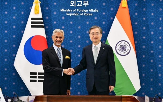 विदेश मंत्री डॉ. एस जयशंकर ने दक्षिण कोरिया के विदेश मंत्री चो ह्यून से की मुलाकात