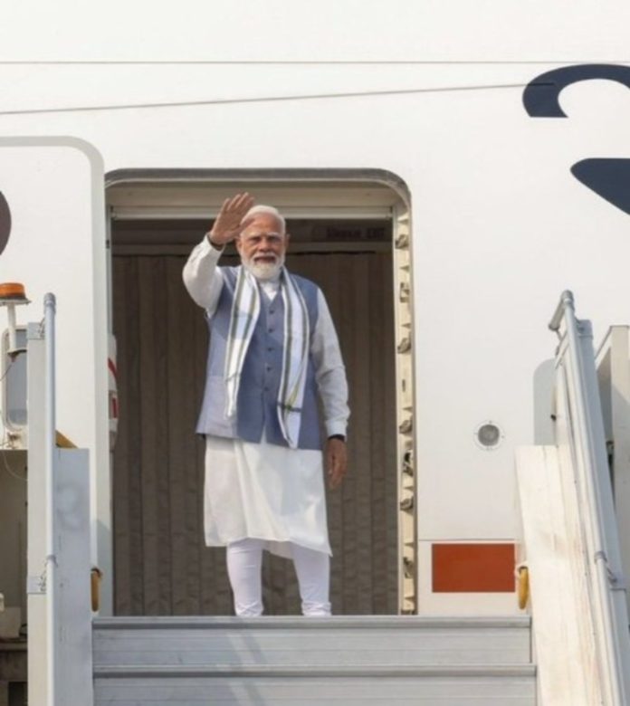 पीएम मोदी राजकीय यात्रा पर सेशेल्स के लिए हुए रवाना