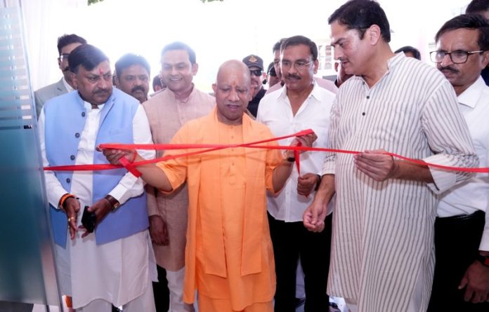 उप्र : सीएम योगी ने गोरखपुर में एस्ट्रोमेडिक्स सुपर स्पेशियलिटी अस्पताल का किया उद्घाटन