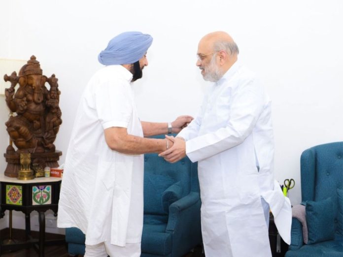 पंजाब के पूर्व मुख्यमंत्री कैप्टन अमरिंदर सिंह ने दिल्ली में केंद्रीय गृह मंत्री अमित शाह से मुलाकात की पंजाब के पूर्व मुख्यमंत्री कैप्टन अमरिंदर सिंह ने दिल्ली में केंद्रीय गृह मंत्री अमित शाह से मुलाकात की