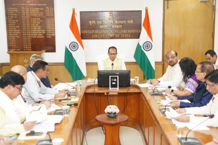 नई दिल्ली : केंद्रीय कृषि मंत्री शिवराज सिंह चौहान ने अल नीनो के असर पर समीक्षा बैठक की नई दिल्ली : केंद्रीय कृषि मंत्री शिवराज सिंह चौहान ने अल नीनो के असर पर समीक्षा बैठक की