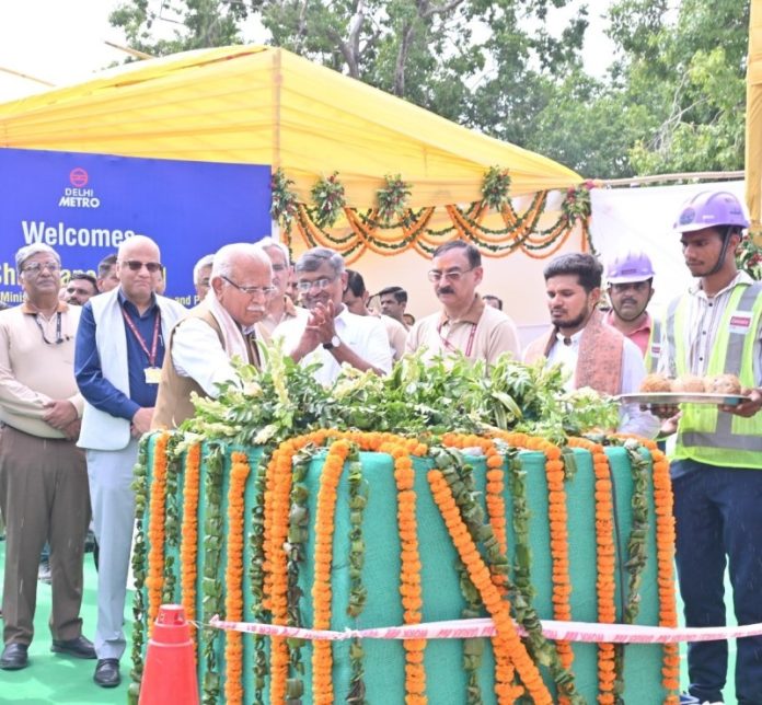 केंद्रीय मंत्री मनोहर लाल ने केंद्रीय सचिवालय मेट्रो स्टेशन पर सेंट्रल विस्टा कॉरिडोर के लिए निर्माण कार्य का किया शुभारंभ केंद्रीय मंत्री मनोहर लाल ने केंद्रीय सचिवालय मेट्रो स्टेशन पर सेंट्रल विस्टा कॉरिडोर के लिए निर्माण कार्य का किया शुभारंभ