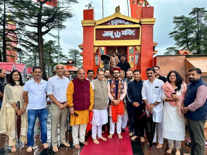हिमाचल प्रदेश : भाजपा सांसद अनुराग ठाकुर ने शिमला के जाखू मंदिर में पूजा-अर्चना की