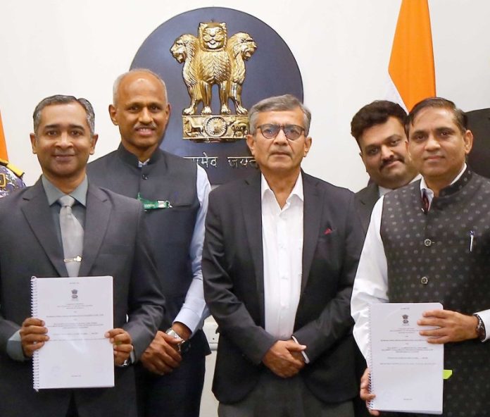 रक्षा मंत्रालय ने भारतीय नौसेना के लिए 1.25 मेगावाट के 12 मरीन गैस टर्बाइन जनरेटर सेट के लिए 425 करोड़ रुपये के अनुबंध पर किए हस्ताक्षर