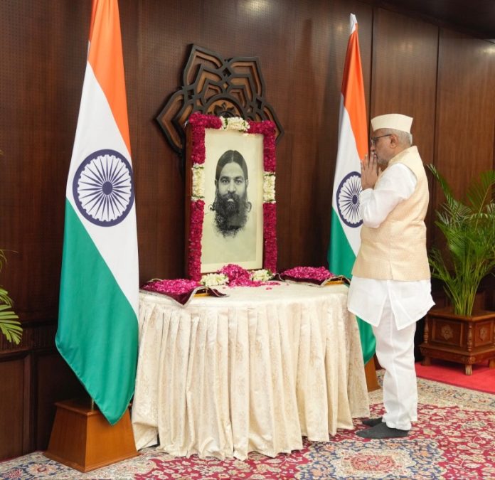उपराष्ट्रपति सीपी राधाकृष्णन ने स्वतंत्रता सेनानी वी.वी.एस. अय्यर को उनकी पुण्यतिथि पर श्रद्धांजलि अर्पित की उपराष्ट्रपति सीपी राधाकृष्णन ने स्वतंत्रता सेनानी वी.वी.एस. अय्यर को उनकी पुण्यतिथि पर श्रद्धांजलि अर्पित की