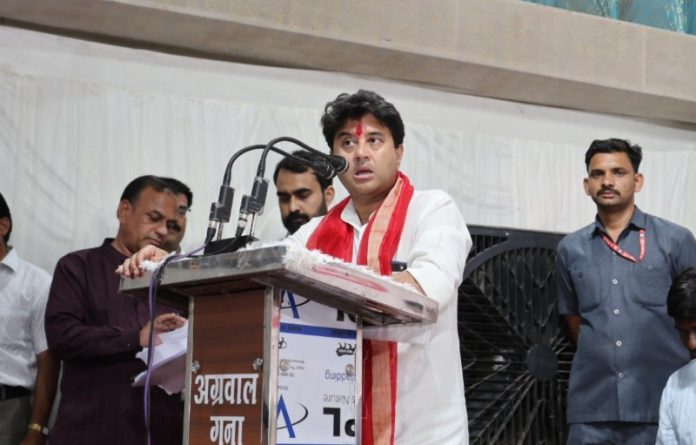 मप्र : केंद्रीय मंत्री सिंधिया ने गुना में प्रधानमंत्री स्वनिधि योजना के लाभार्थियों से किया संवाद