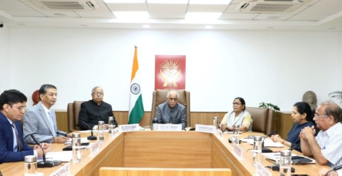 एनएचआरसी ने डिजिटल गिरफ्तारी घोटालों से मानवाधिकारों की सुरक्षा पर बैठक का किया आयोजन एनएचआरसी ने डिजिटल गिरफ्तारी घोटालों से मानवाधिकारों की सुरक्षा पर बैठक का किया आयोजन