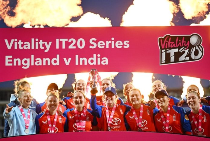 IND-W vs ENG-W टी-20 सीरीज : इंग्लैंड ने 2-1 से जीती सीरीज, तीसरा टी-20 मैच 6 विकेट से जीता