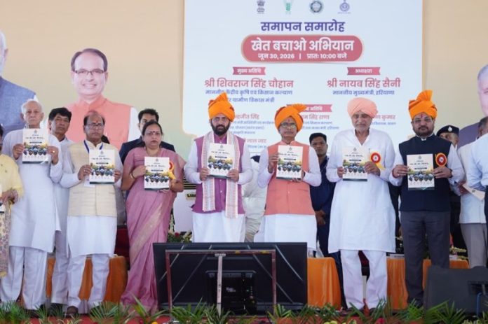 हरियाणा : केंद्रीय मंत्री शिवराज सिंह चौहान ने रेवाड़ी जिले के बावल में आयोजित 'खेत बचाओ अभियान' के समापन समारोह में सहभागिता की