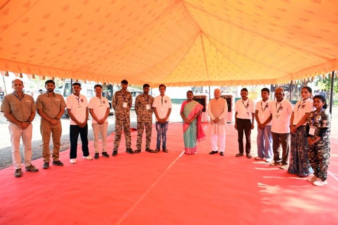 मप्र : राष्ट्रपति मुर्मू ने चीता मित्रों से किया संवाद और चीता संरक्षण की ली जानकारी मप्र : राष्ट्रपति मुर्मू ने चीता मित्रों से किया संवाद और चीता संरक्षण की ली जानकारी