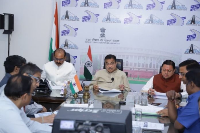 नई दिल्ली : उत्तराखंड के सीएम धामी ने केंद्रीय मंत्री नितिन गडकरी की अध्यक्षता में आयोजित बैठक में हिस्सा लिया