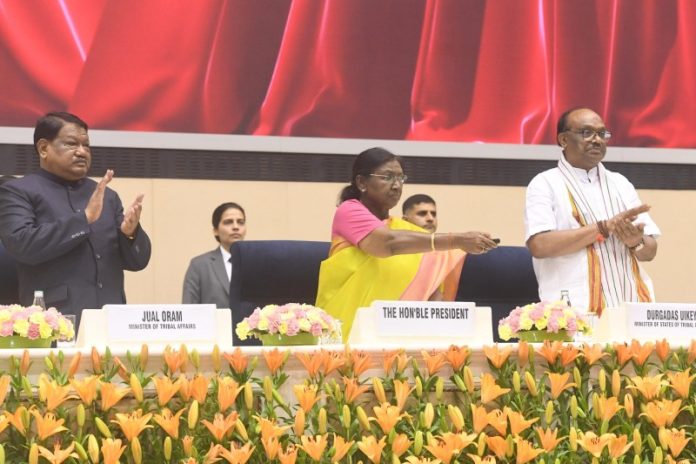 राष्ट्रपति मुर्मू ने जनजातीय विकास पर राष्ट्रीय सम्मेलन का किया उद्घाटन राष्ट्रपति मुर्मू ने जनजातीय विकास पर राष्ट्रीय सम्मेलन का किया उद्घाटन