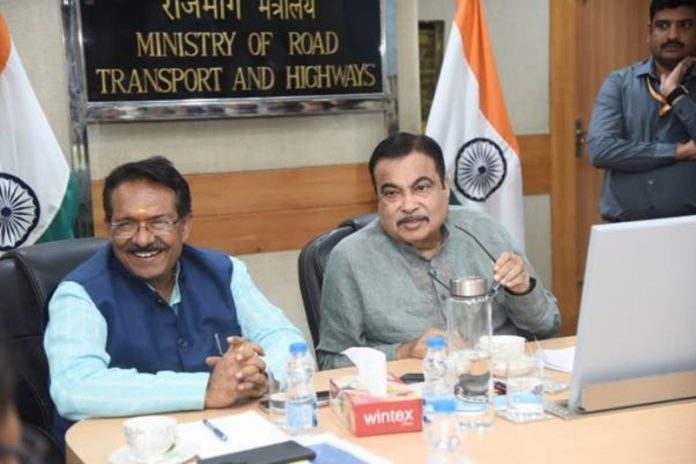 केंद्रीय मंत्री नितिन गडकरी ने तेलंगाना, जम्मू और कश्मीर तथा लद्दाख में राष्ट्रीय राजमार्ग परियोजनाओं की गुणवत्ता और रखरखाव की समीक्षा की