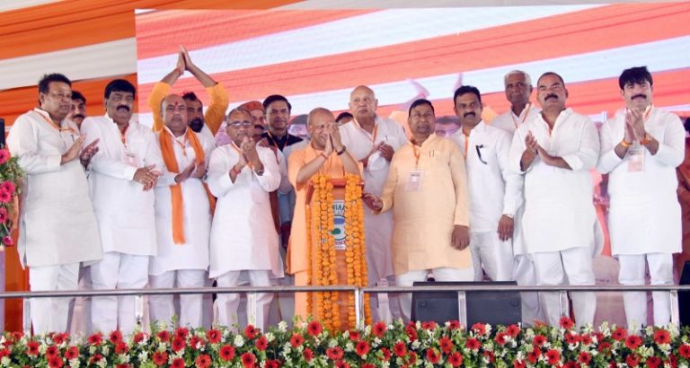 उप्र : सीएम योगी ने देवरिया में ₹456 करोड़ से अधिक लागत की विभिन्न विकास परियोजनाओं का लोकार्पण एवं शिलान्यास किया