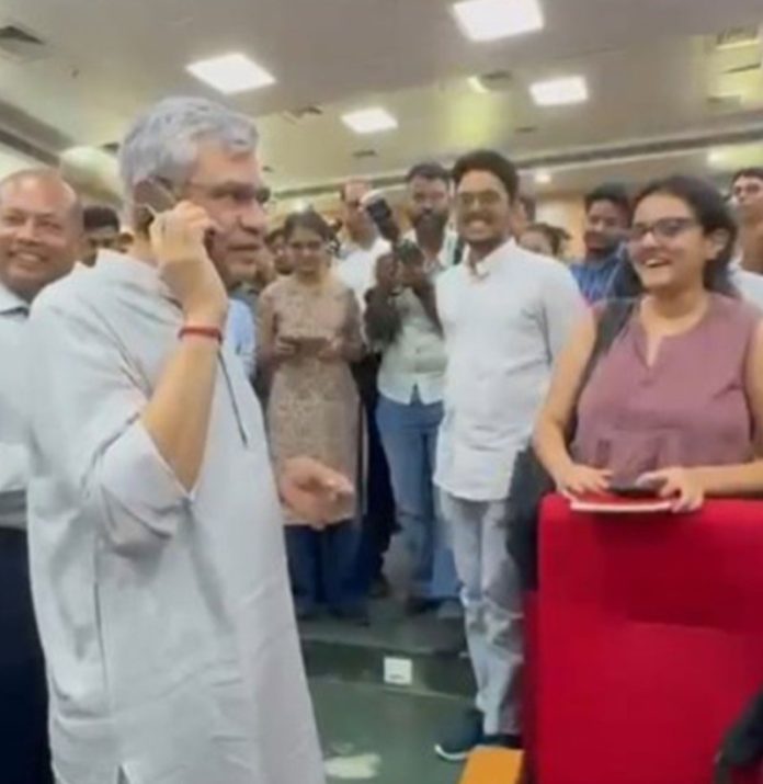 रेल मंत्री अश्विनी वैष्णव ने छात्रों की मांग पर 15 जुलाई को आईआरसीटीसी की नई वेबसाइट की घोषणा की