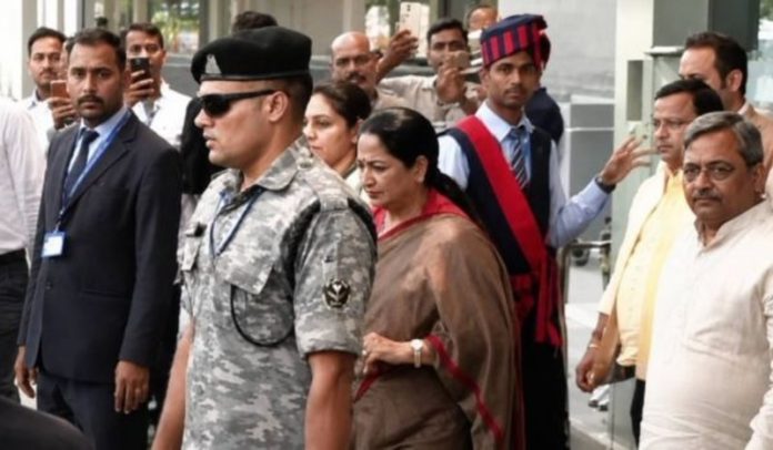 दिल्ली : सीएम रेखा गुप्ता ने अग्निकांड में घायल लोगों से मिलने के लिए साकेत स्थित मैक्स अस्पताल का किया दौरा