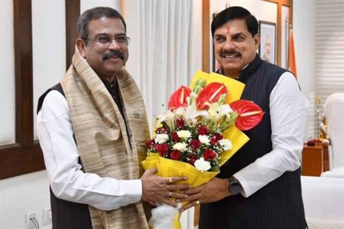 सीएम डॉ. मोहन यादव से केंद्रीय शिक्षा मंत्री धर्मेंद्र प्रधान ने की भेंट