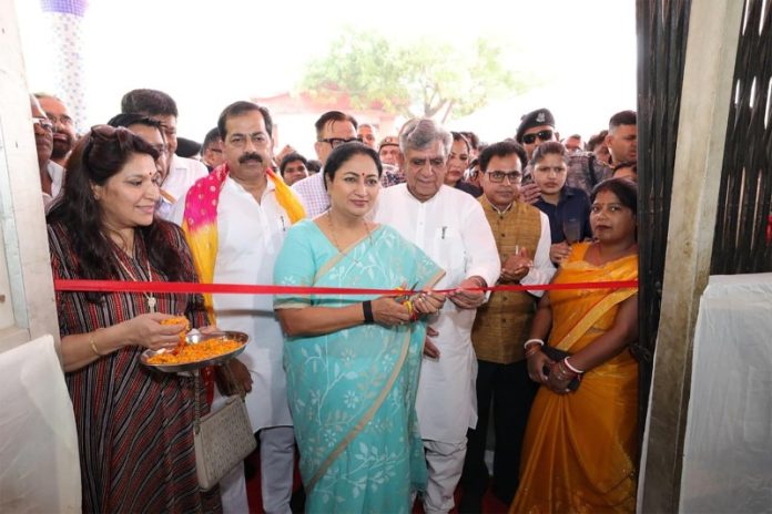 दिल्ली : सीएम रेखा गुप्ता ने राष्ट्रीय राजधानी में 3 दिवसीय जन कल्याण शिविरों का किया उद्घाटन