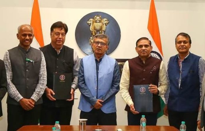 रक्षा मंत्रालय ने भारतीय नौसेना के लिए 20 उन्नत क्षमता वाले जीएनएसएस जैमर के लिए 449 करोड़ रुपये के अनुबंध पर किए हस्ताक्षर