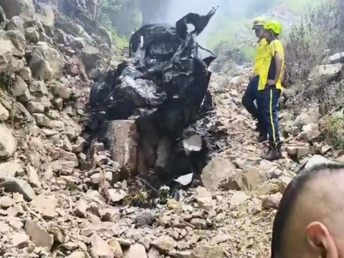 उत्तराखंड : बारकोट में वाहन खाई में गिरने और आग लगने से 2 लोगों की मौत और 3 के घायल होने की खबर