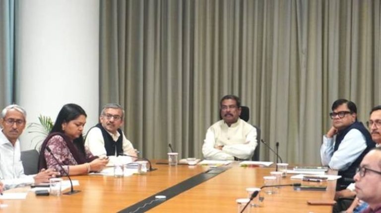 केंद्रीय शिक्षा मंत्री धर्मेंद्र प्रधान ने नीट यूजी पुनर्परीक्षा की तैयारियों का आकलन करने के लिए उच्च स्तरीय समीक्षा बैठक की अध्यक्षता की
