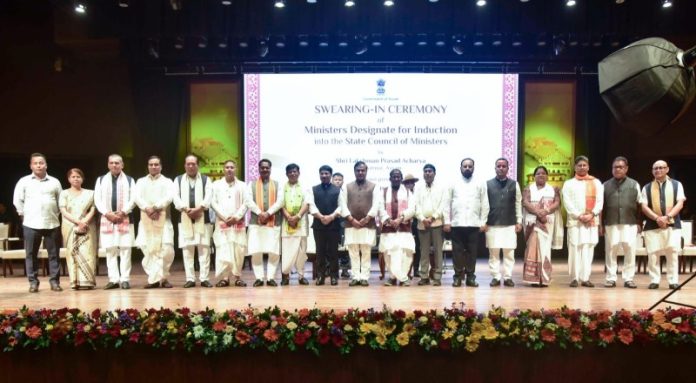 असम मंत्रिमंडल का हुआ विस्तार, 12 नए कैबिनेट मंत्रियों ने ली शपथ असम मंत्रिमंडल का हुआ विस्तार, 12 नए कैबिनेट मंत्रियों ने ली शपथ