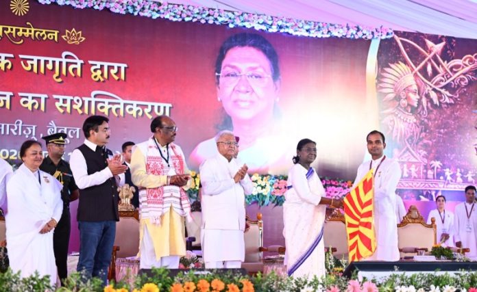 बैतूल : राष्ट्रपति मुर्मू ‘अध्यात्मिक जागृति द्वारा आदिवासी समाज का सशक्तीकरण’ महासम्मेलन में हुईं शामिल
