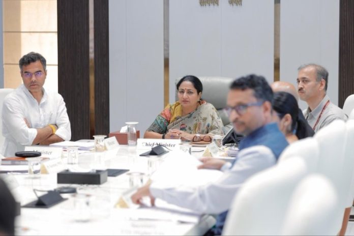 दिल्ली सरकार ने राजधानी की सड़कों को नई मजबूती देने के लिए 657 करोड़ रुपये से अधिक की परियोजनाओं को दी मंजूरी