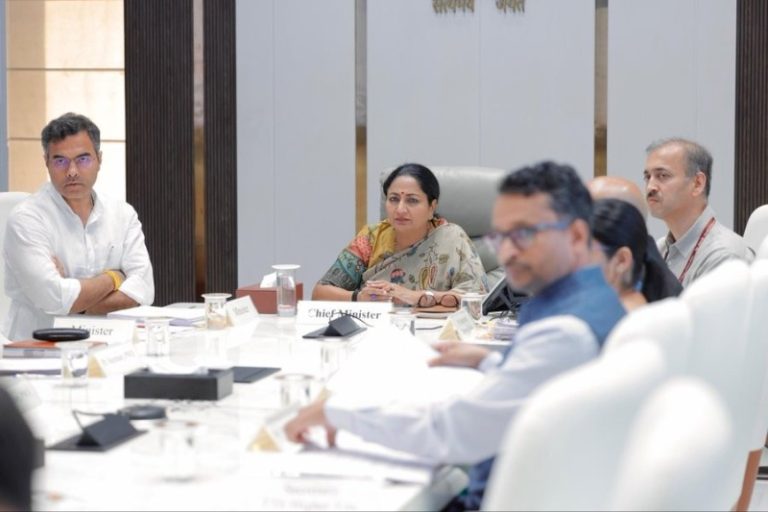 दिल्ली सरकार ने राजधानी की सड़कों को नई मजबूती देने के लिए 657 करोड़ रुपये से अधिक की परियोजनाओं को दी मंजूरी