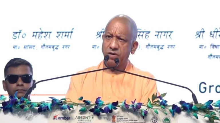 नोएडा: सीएम योगी ने अंबर व एसेंट के इलेक्ट्रॉनिक्स प्लांटों का किया शिलान्या