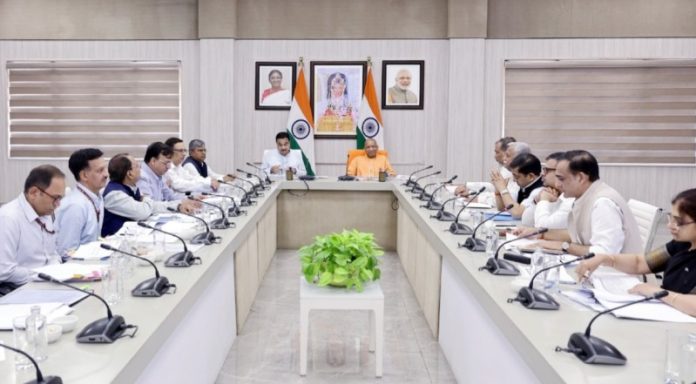 लखनऊ : सीएम योगी ने केंद्रीय मंत्री नितिन गडकरी के साथ यूपी में राष्ट्रीय राजमार्गों एवं सड़क अवसंरचना से जुड़ी प्रमुख परियोजनाओं की समीक्षा की