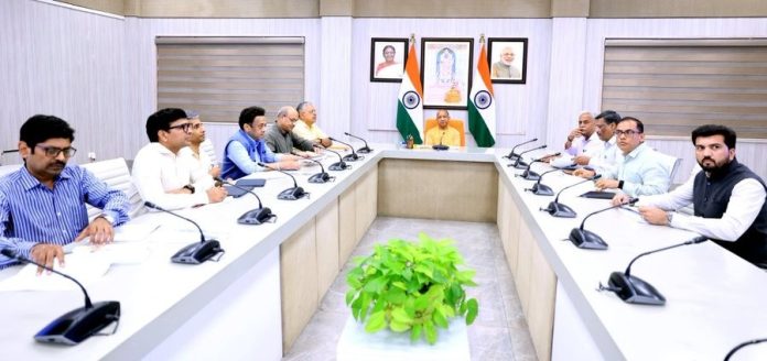उप्र : सीएम योगी ने लखनऊ में सूचना प्रौद्योगिकी एवं इलेक्ट्रॉनिक्स विभाग के कार्यों की समीक्षा की