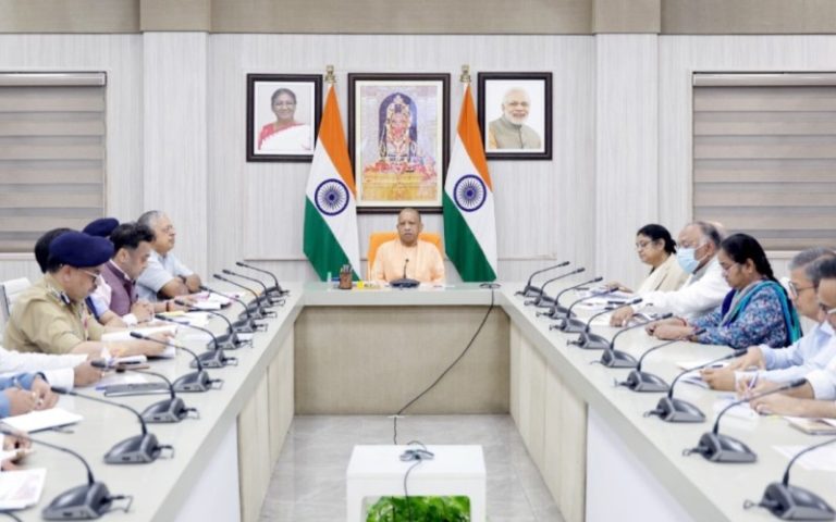 लखनऊ : सीएम योगी ने आगामी श्रावण मास, कांवड़ यात्रा एवं विभिन्न पर्वों की तैयारियों की उच्चस्तरीय समीक्षा की