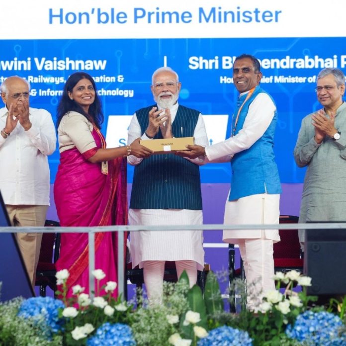 गुजरात : पीएम मोदी ने साणंद में सीजी सेमी आउटसोर्स्ड सेमीकंडक्टर असेंबली एंड टेस्ट (ओएसएटी) सुविधा का किया उद्घाटन