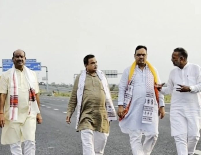 केंद्रीय मंत्री नितिन गडकरी ने दिल्ली-मुंबई एक्सप्रेसवे के सेक्शन दिल्ली-वडोदरा एक्सप्रेसवे का किया निरिक्षण केंद्रीय मंत्री नितिन गडकरी ने दिल्ली-मुंबई एक्सप्रेसवे के सेक्शन दिल्ली-वडोदरा एक्सप्रेसवे का किया निरिक्षण